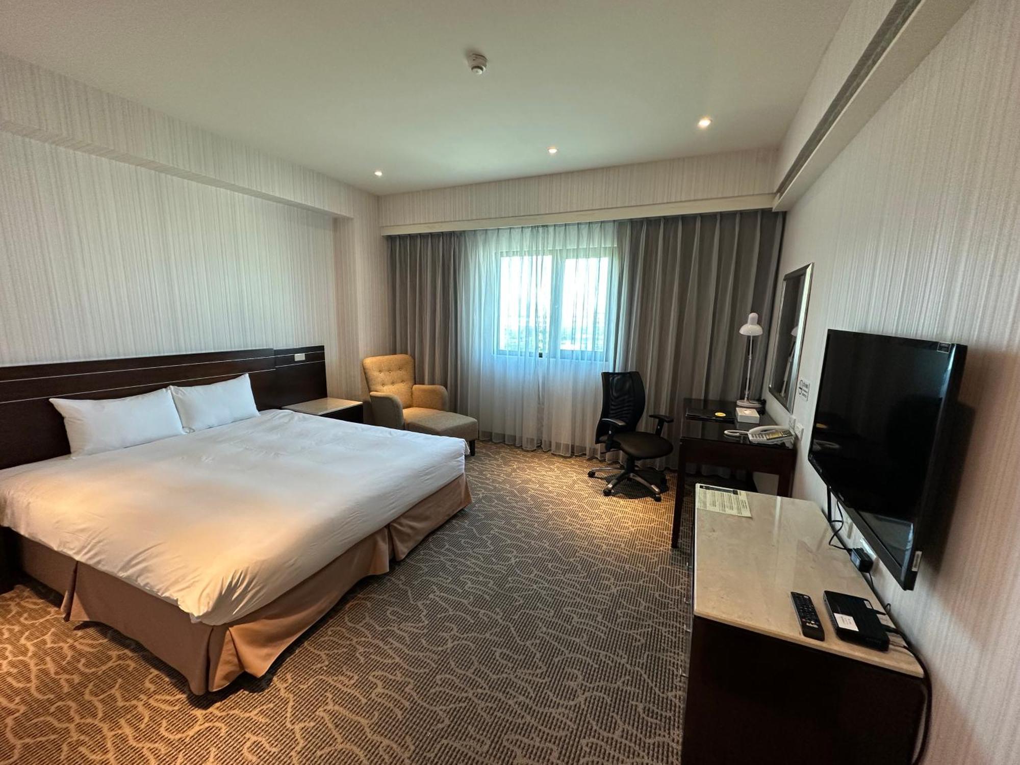 Young Soarlan Hotel - טאינאן מראה חיצוני תמונה