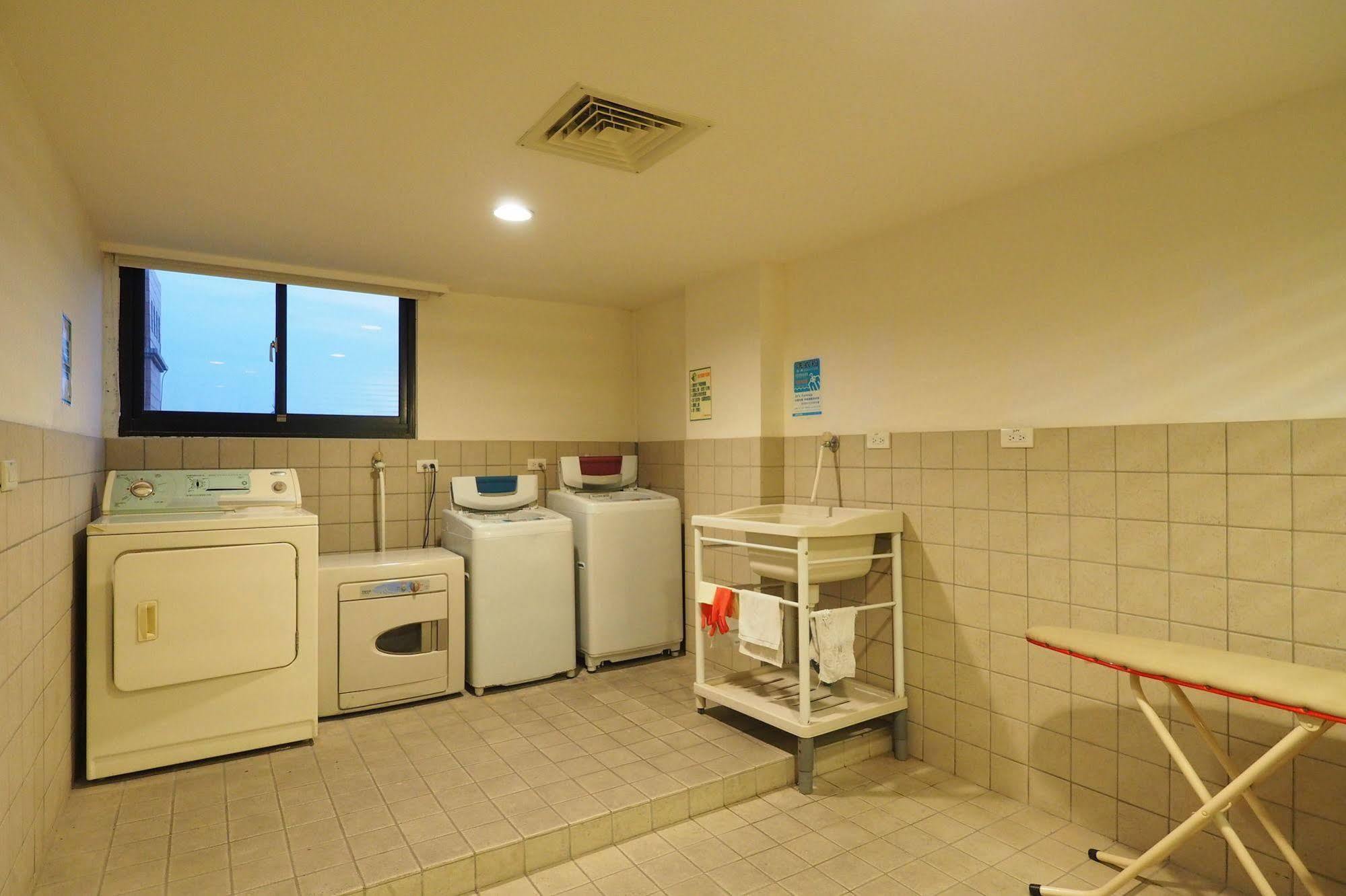 Young Soarlan Hotel - טאינאן מראה חיצוני תמונה