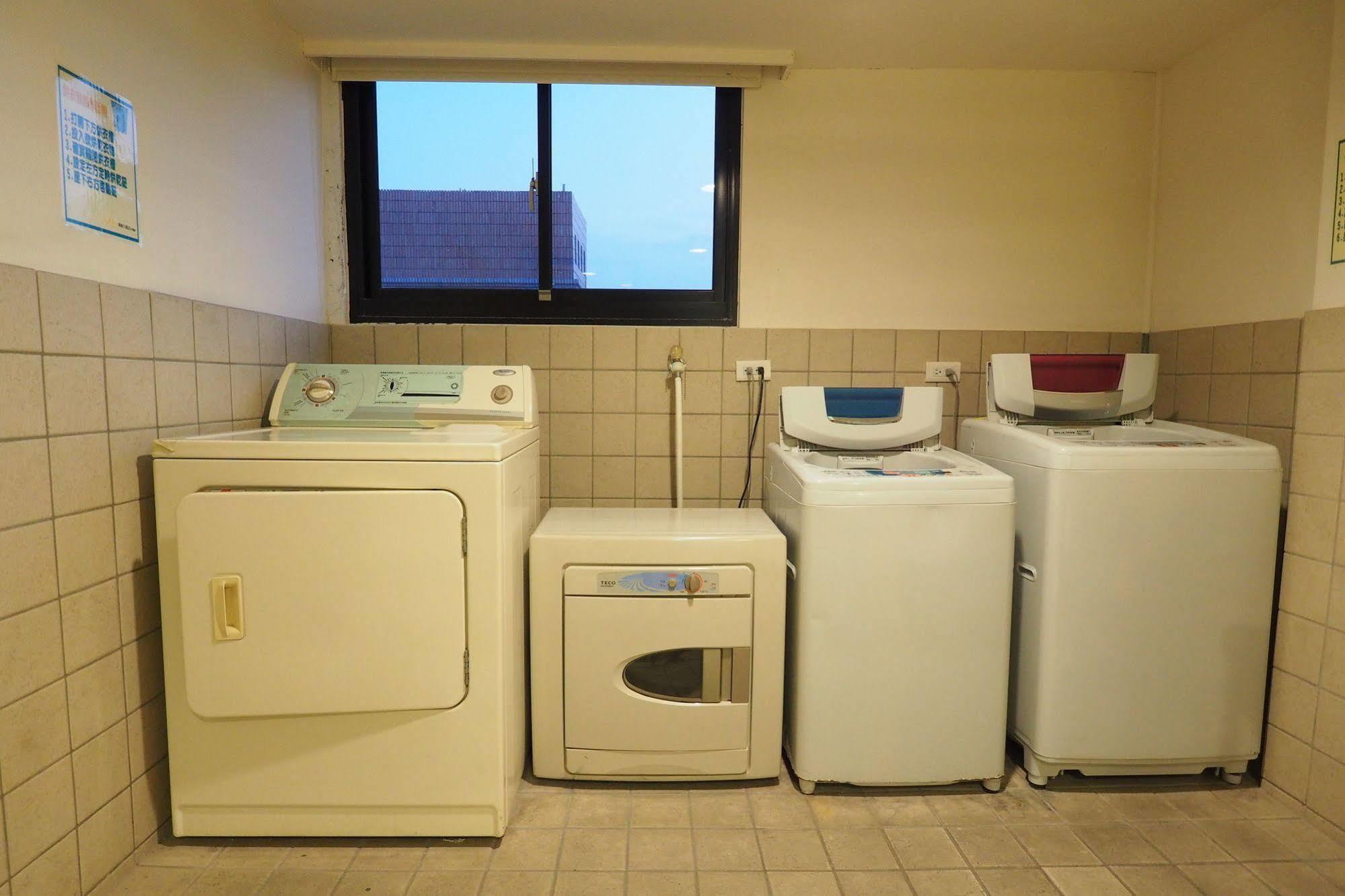 Young Soarlan Hotel - טאינאן מראה חיצוני תמונה